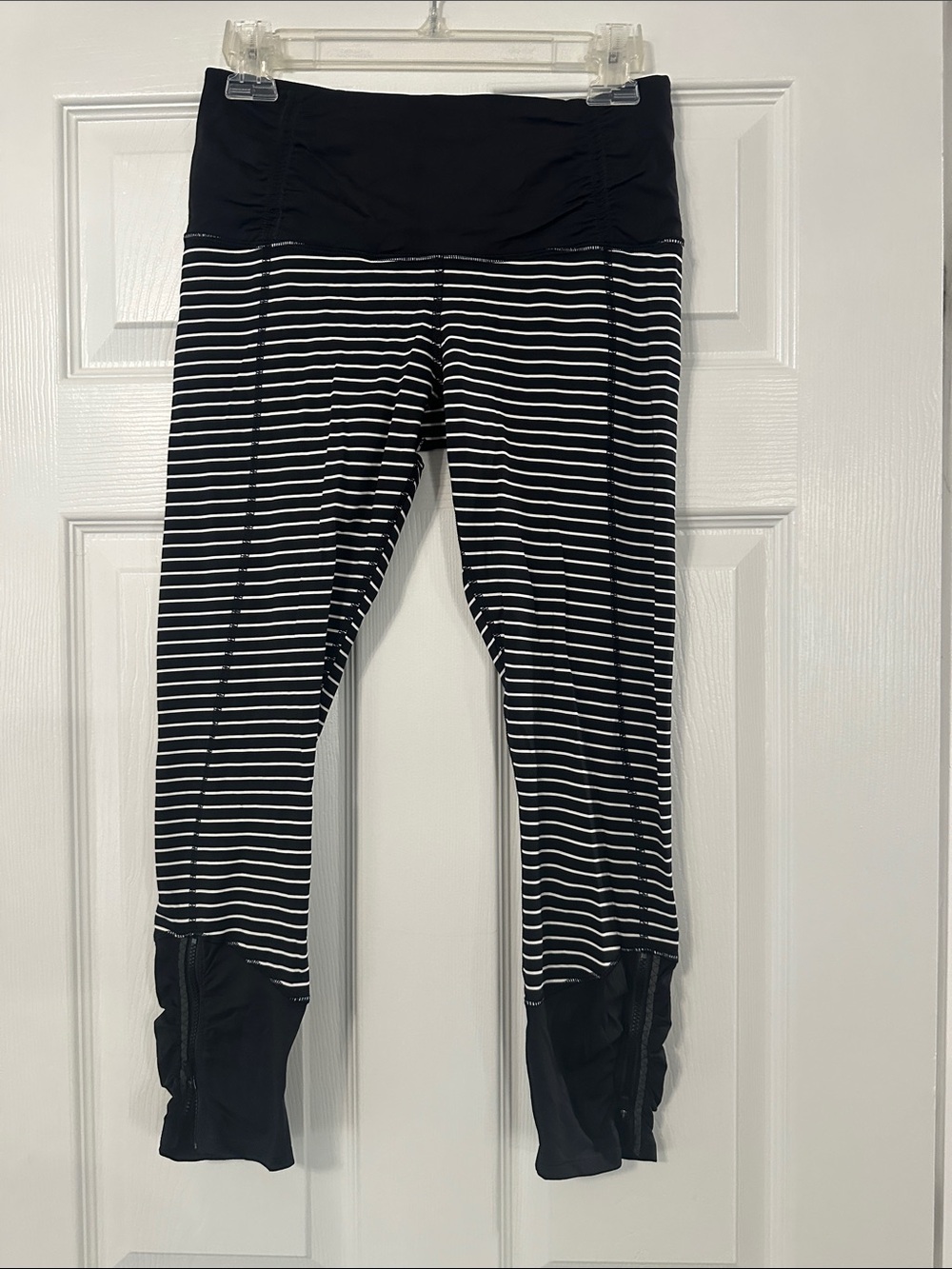 LuluLemon Runday Crop Parallel Stripe - Size 6